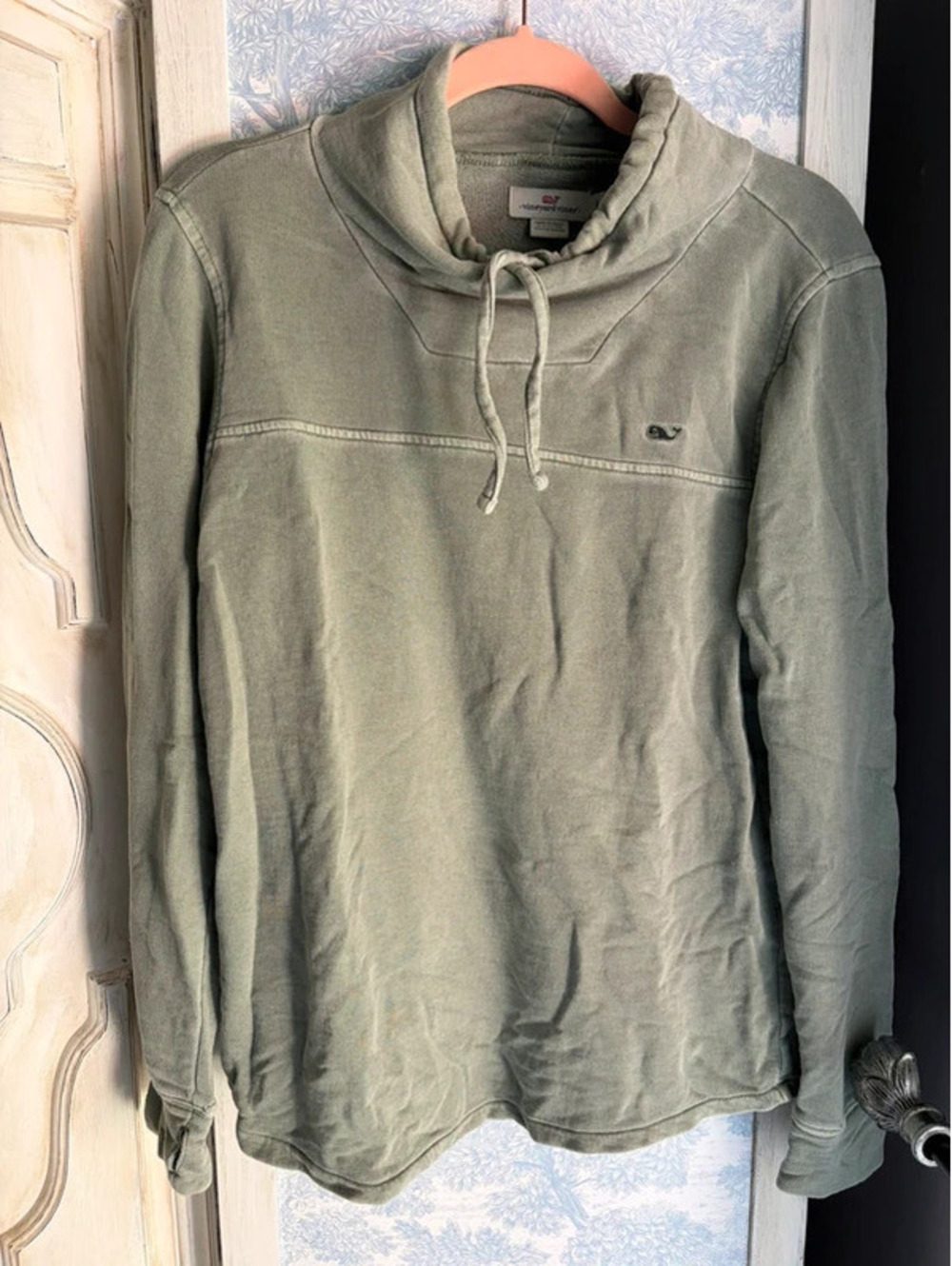 Vineyard vines sweatshirt